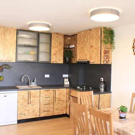 Three Little Birds 로비니