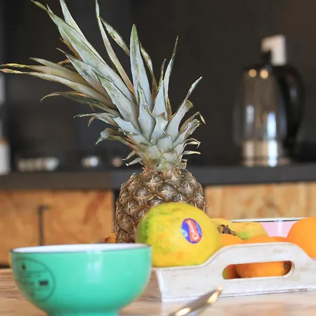 Three Little Birds 아파트