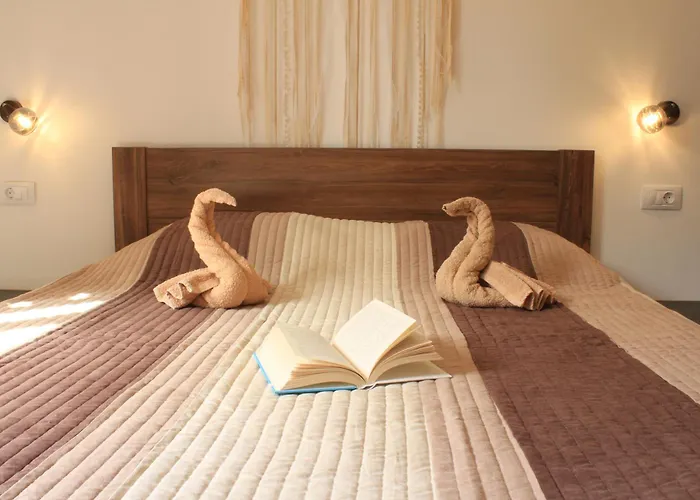 Three Little Birds 아파트