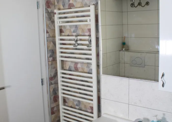 Three Little Birds 로비니